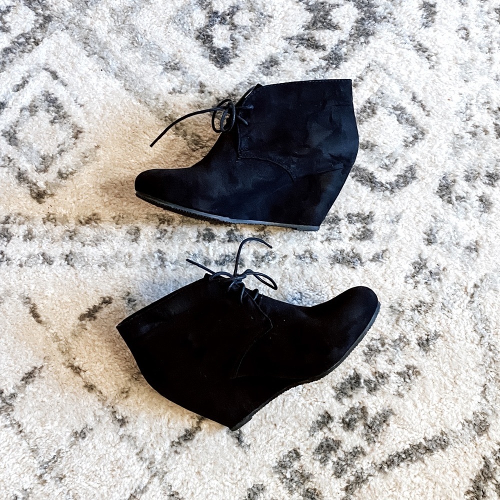 LIKE NEW Black Suede Lace Up Wedge Bootie Size 8